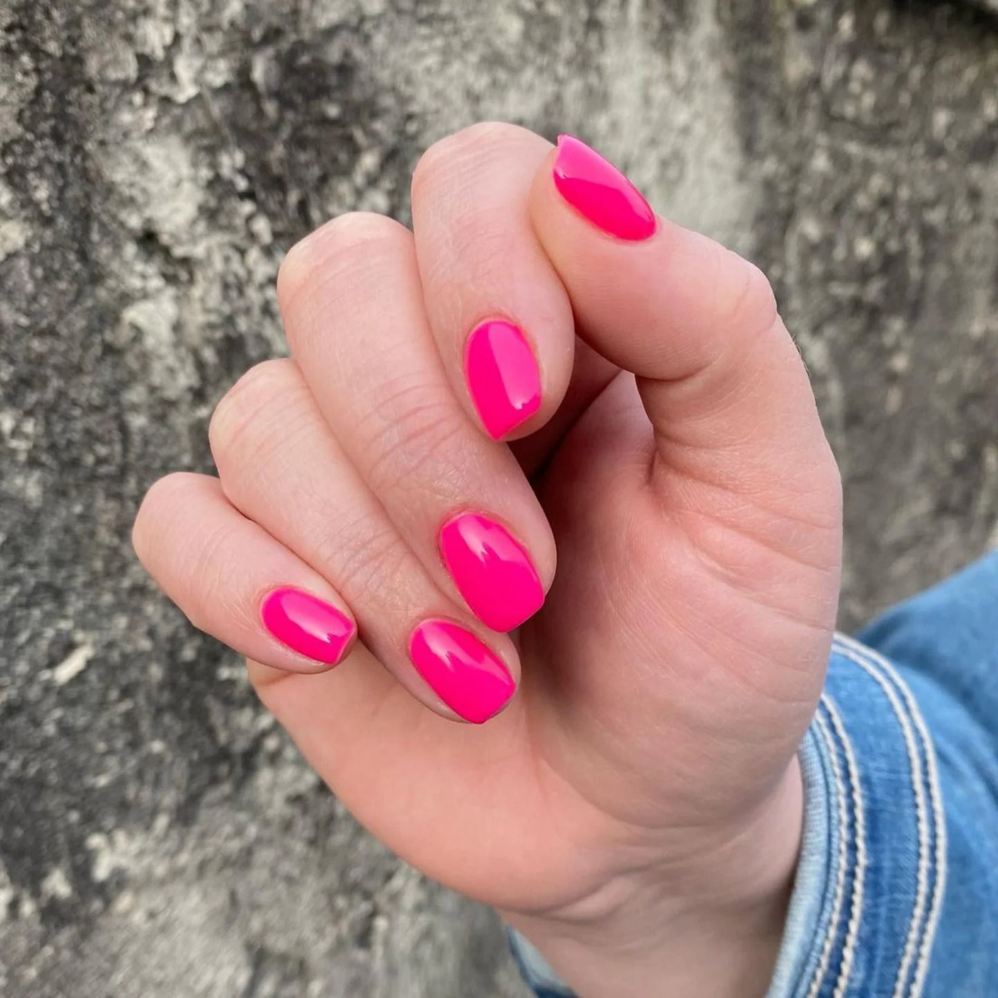 #013 - DND DC Gel UV/LED Soak Off- Brilliant Pink