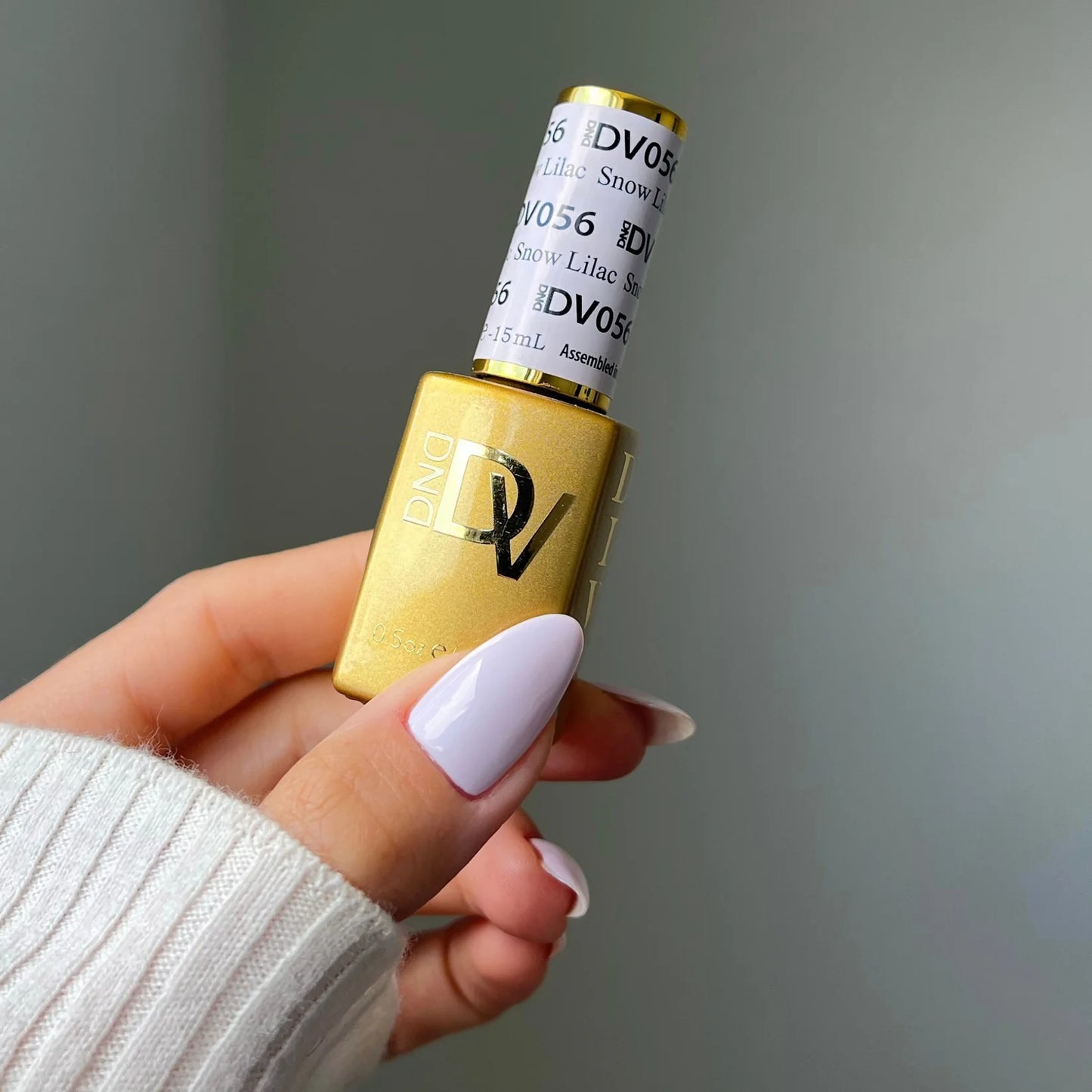 #056 - Esmalte en gel DND Diva UV/LED Soak Off - Lila nieve