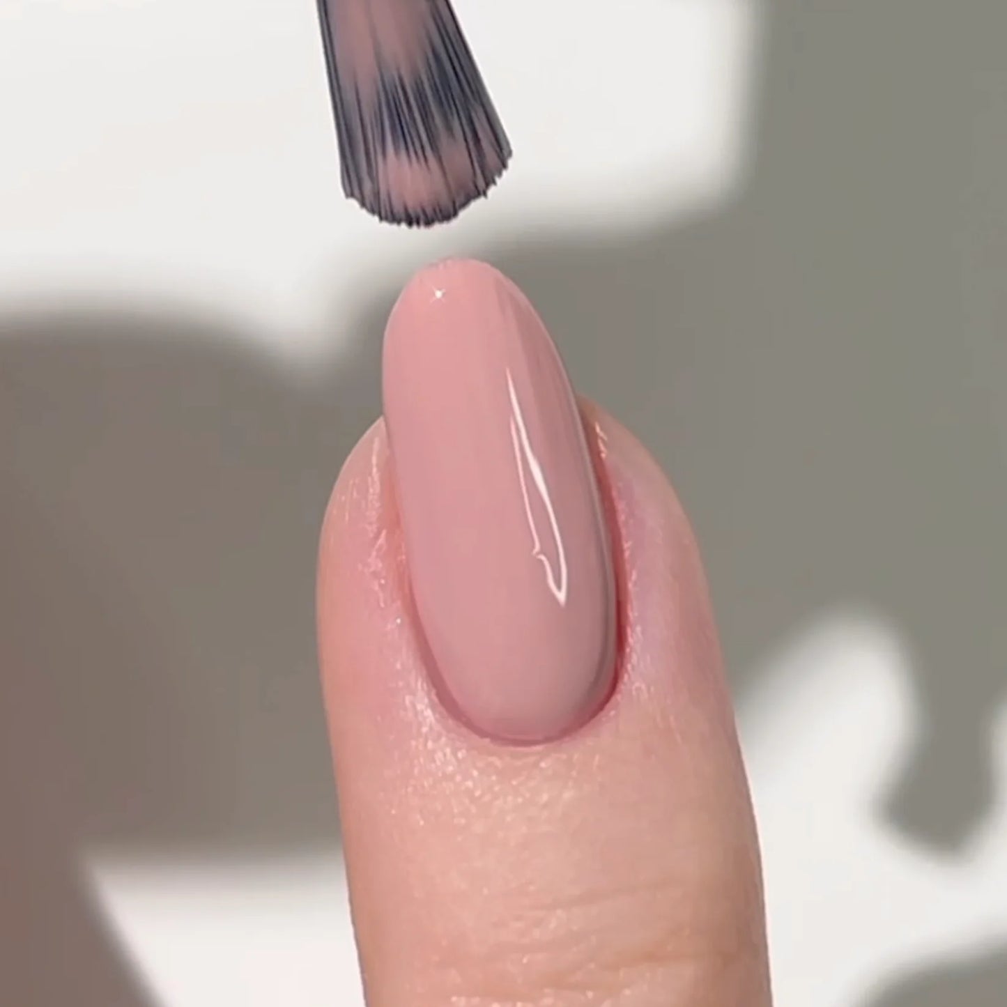 #068 - Esmalte en gel DND Diva UV/LED Soak Off - Mauve Nude