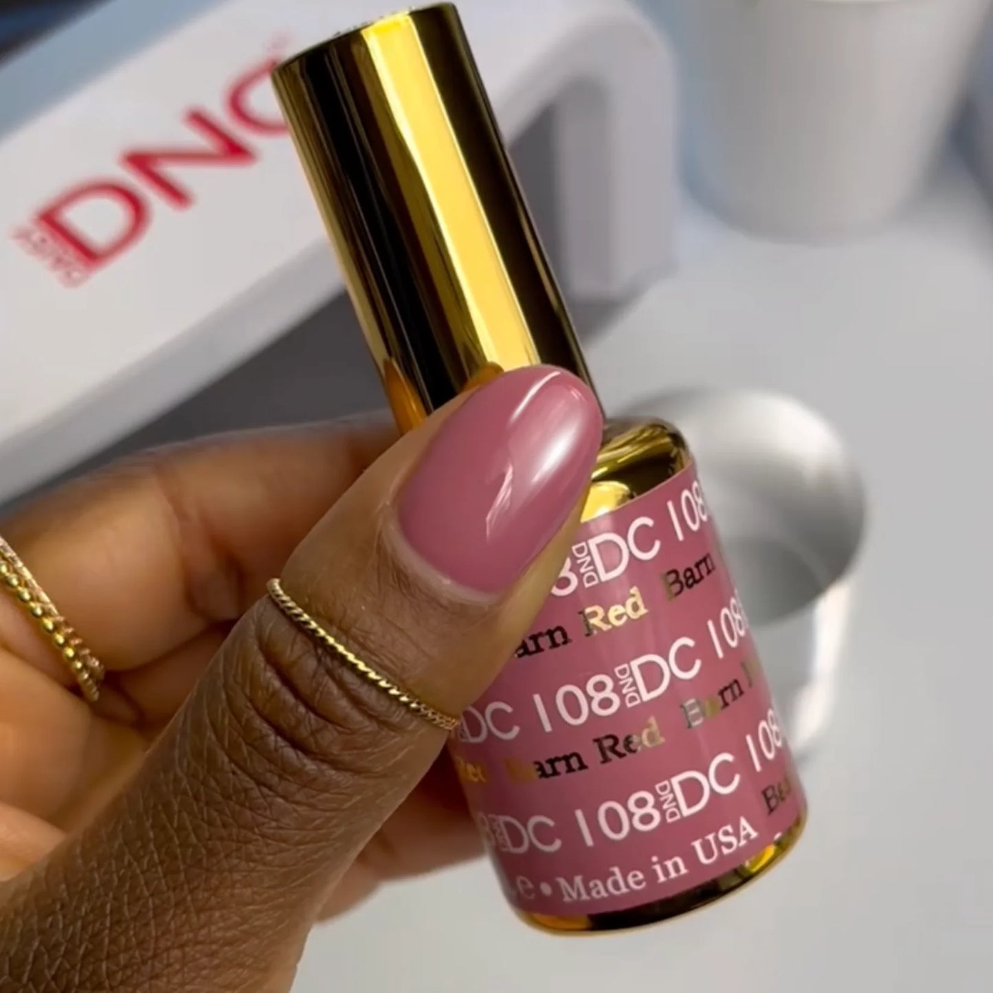 #108 - DND DC Gel UV/LED Soak Off - Rojo granero