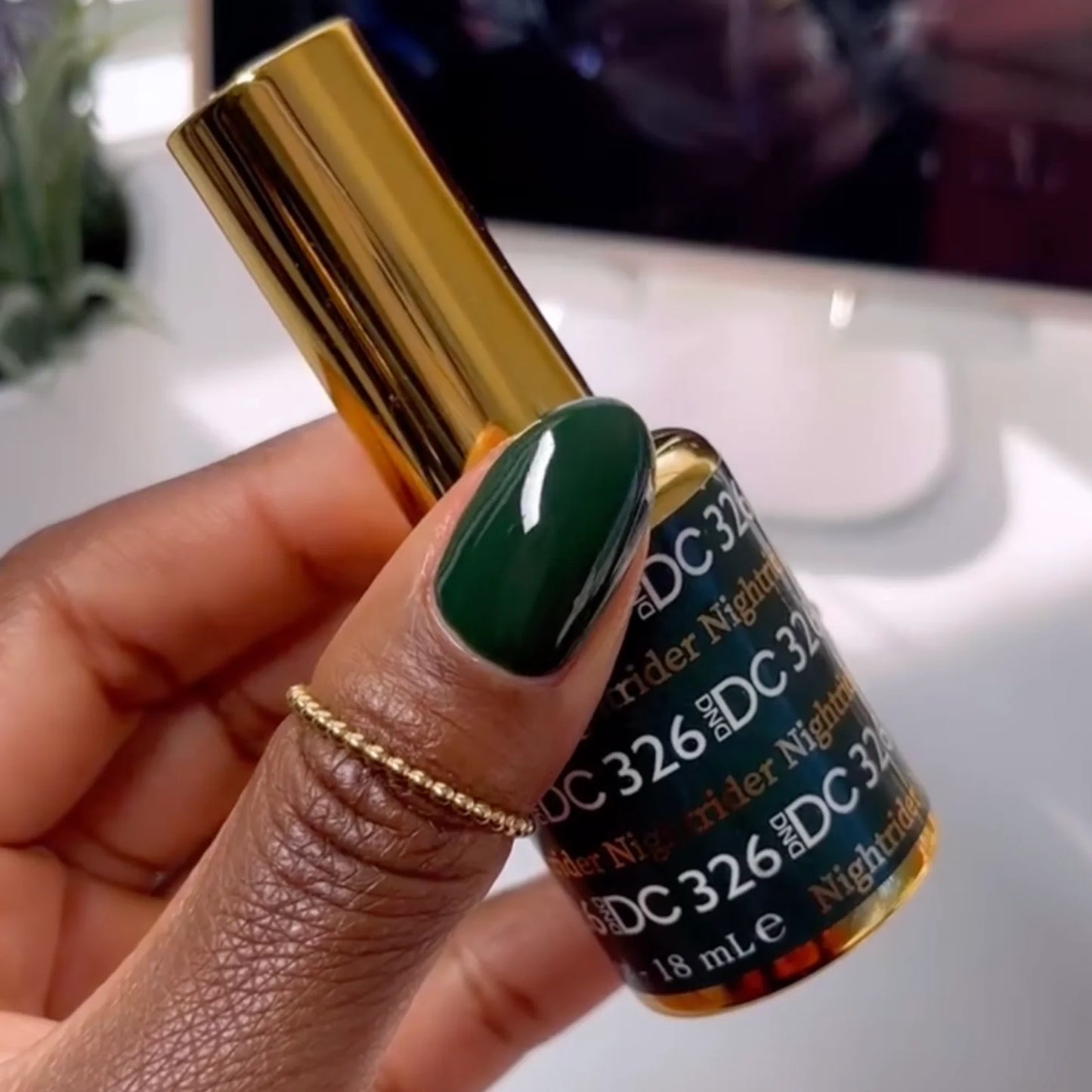 #326 - DND DC Gel UV/LED Soak Off- Nigthtrider