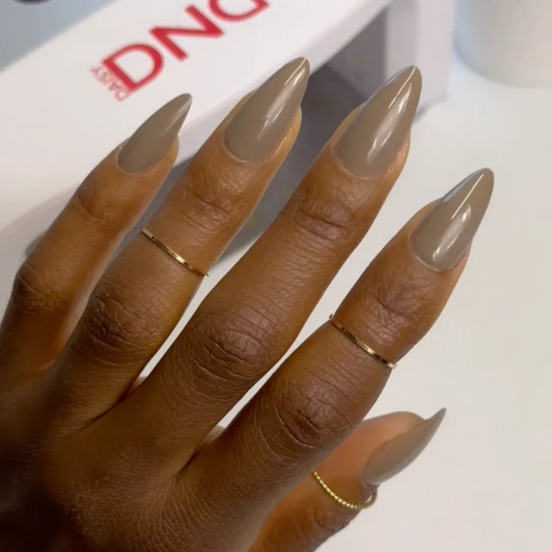 #446 - DND Daisy Gel UV/LED Soak Off - Woodlake