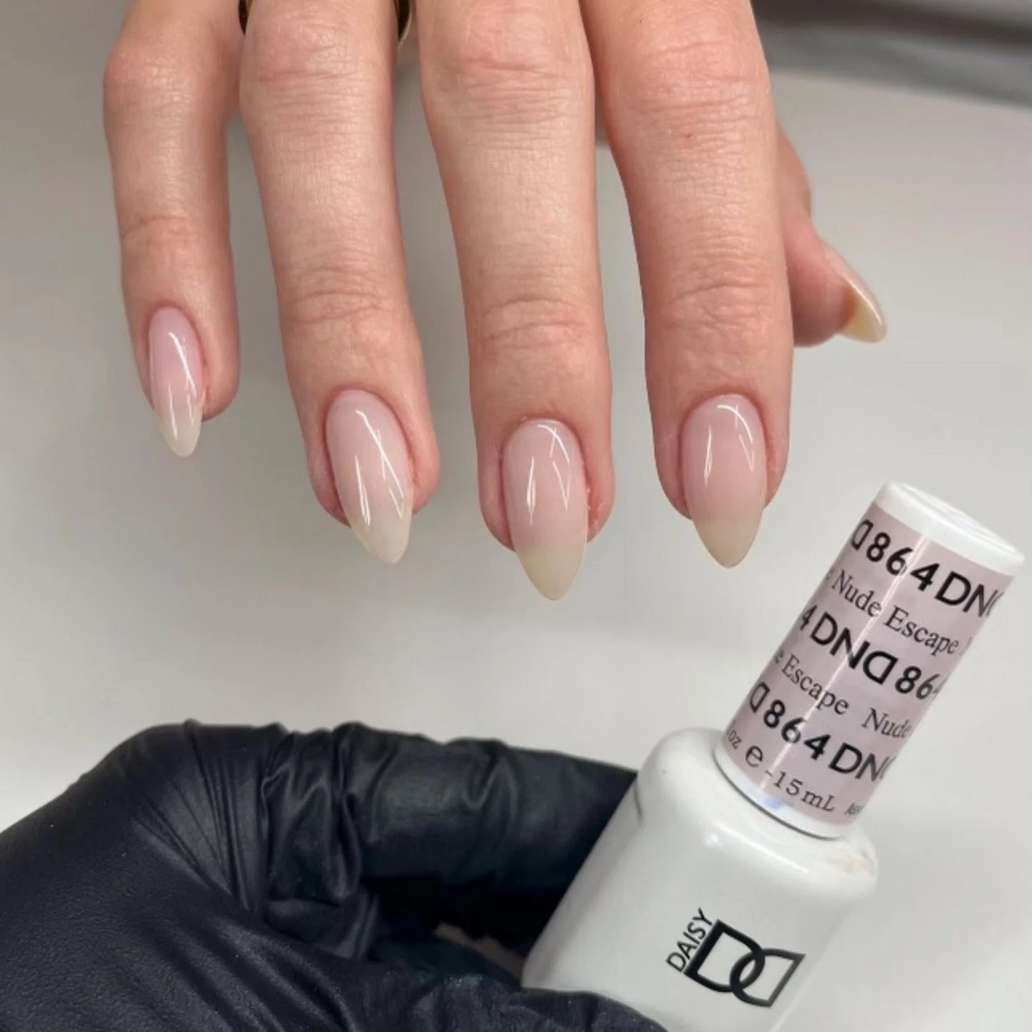 #864 - DND Daisy Gel UV/LED Soak Off - Nude Escape