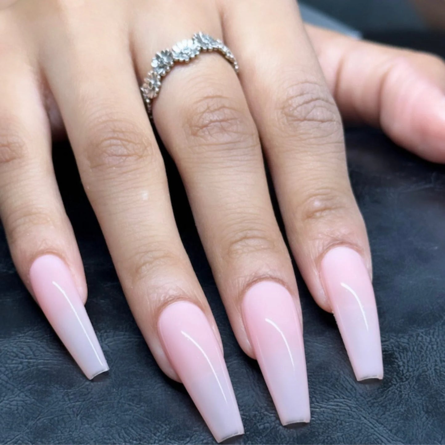 #870 - DND Daisy Gel UV/LED Soak Off - Tea Time