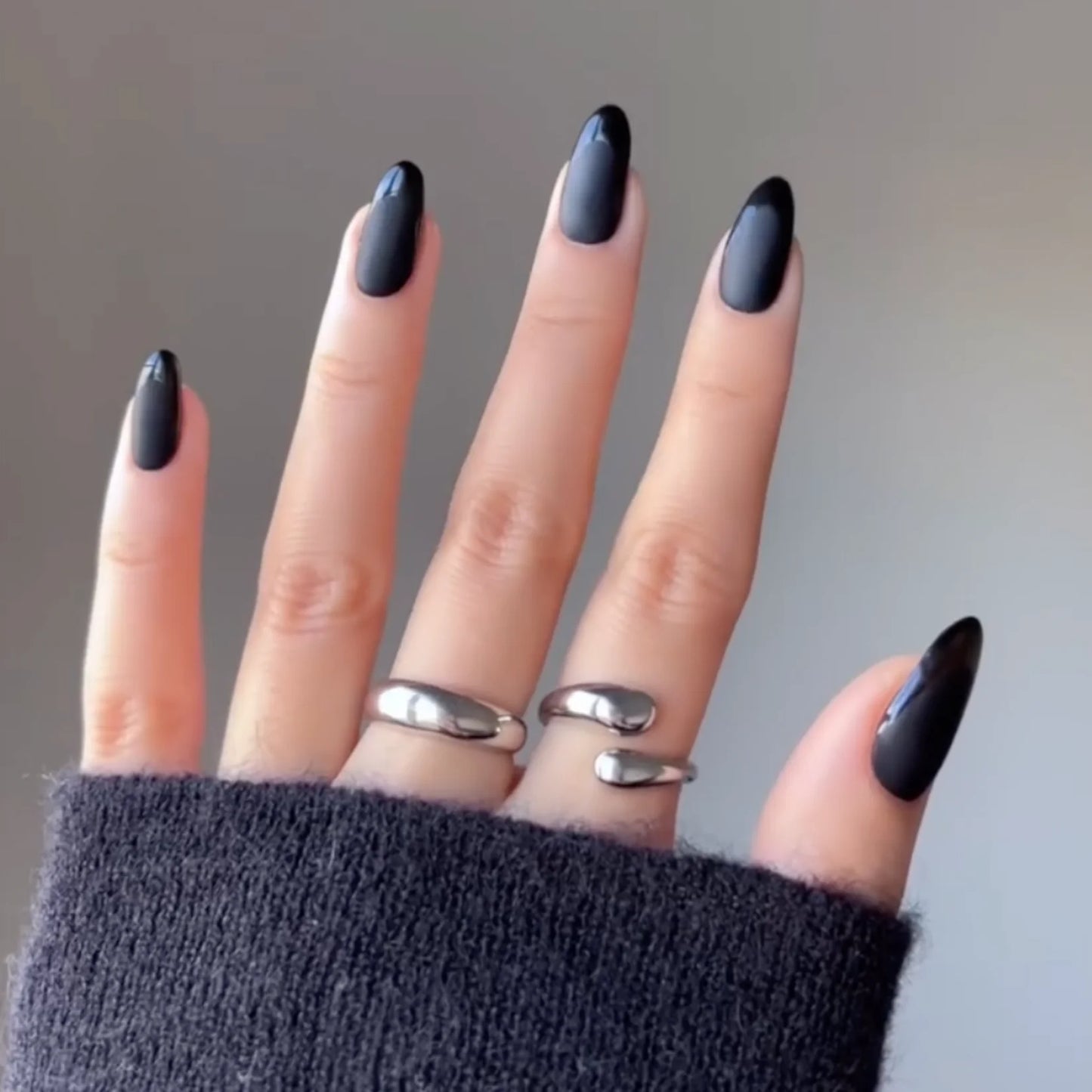 #888 - DND Daisy Gel UV/LED Soak Off - Master Black