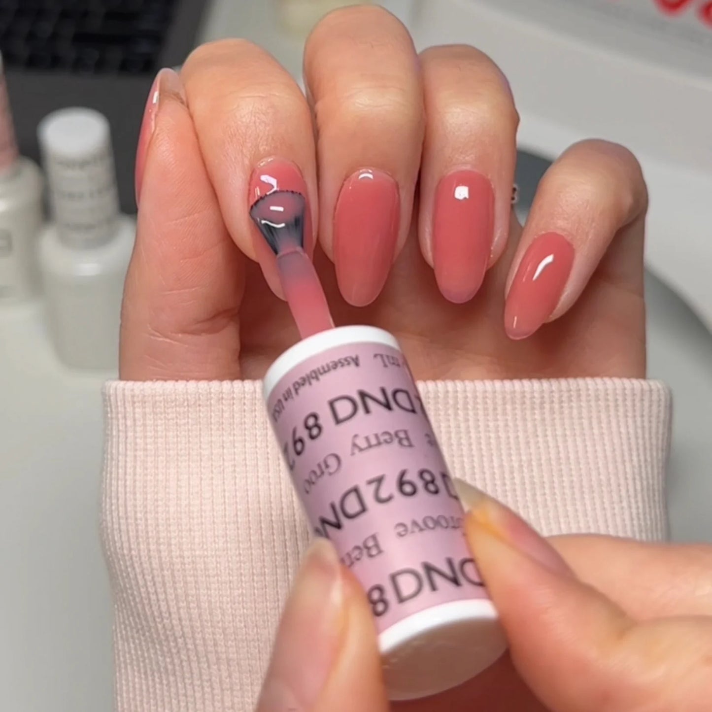 #892 - DND Daisy Gel UV/LED Soak Off - Berry Groove