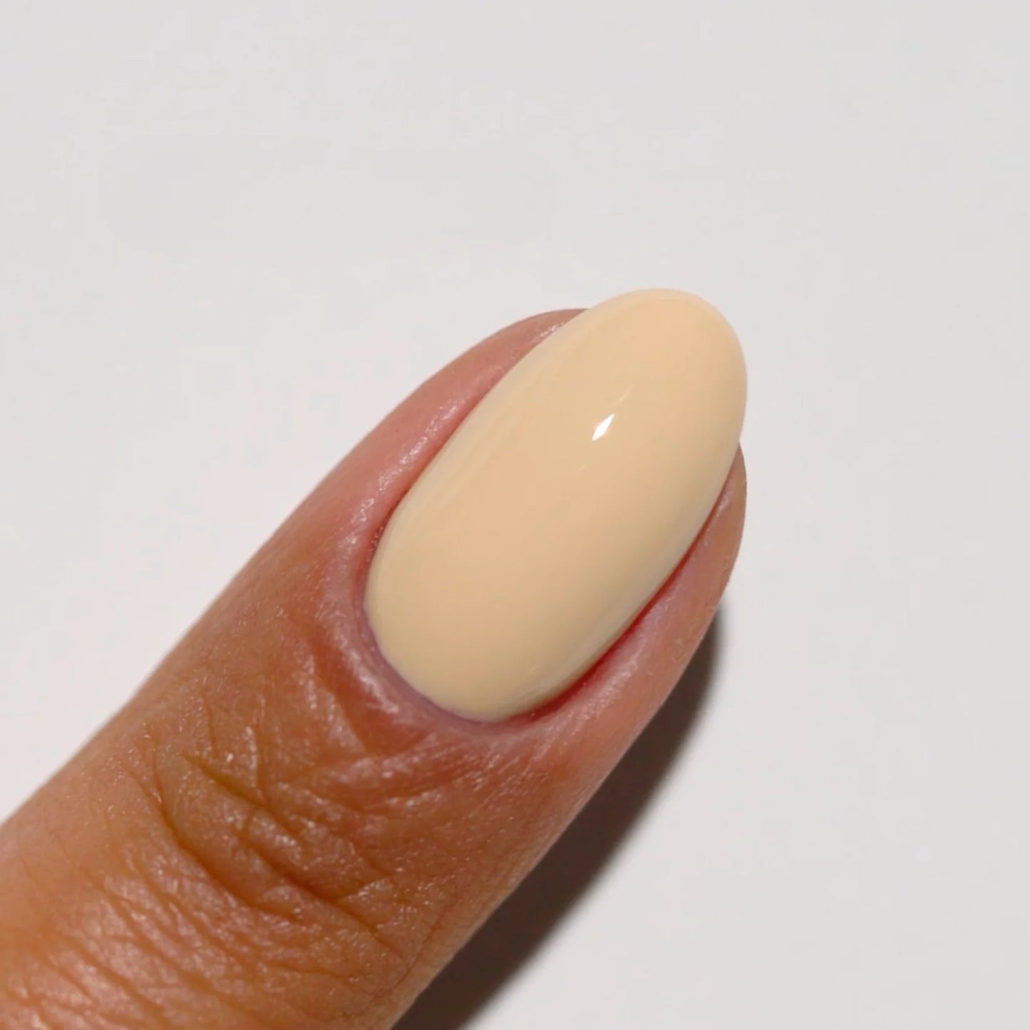 #052 - DND Diva Gel UV/LED Soak Off - Biscuits N' Honey