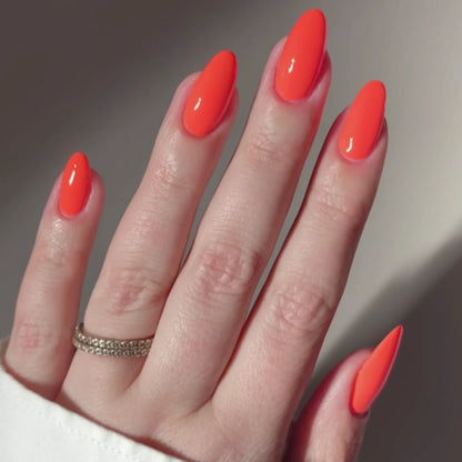 #210 - DND Diva Gel UV/LED Soak Off - Sunkissed Coral