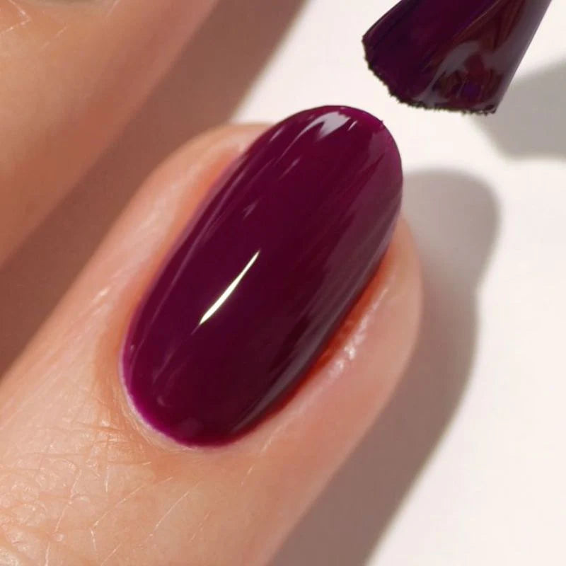 #252 - DND Diva Gel UV/LED Soak Off - Silky Beets
