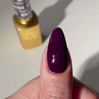 #254 - Esmalte en gel DND Diva UV/LED Soak Off - El beso del vampiro