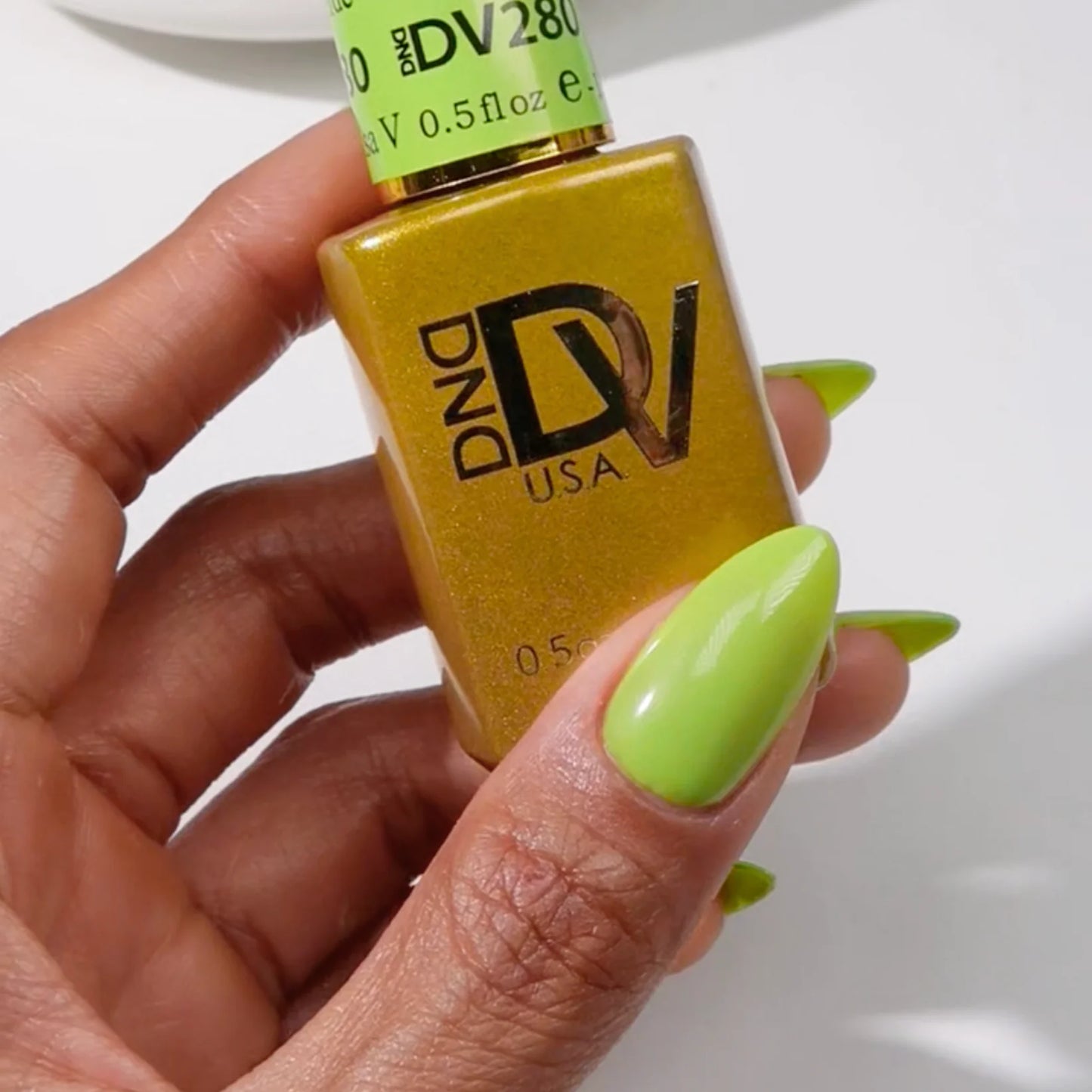 #280 - Esmalte en gel DND Diva UV/LED Soak Off - Salsa Verde