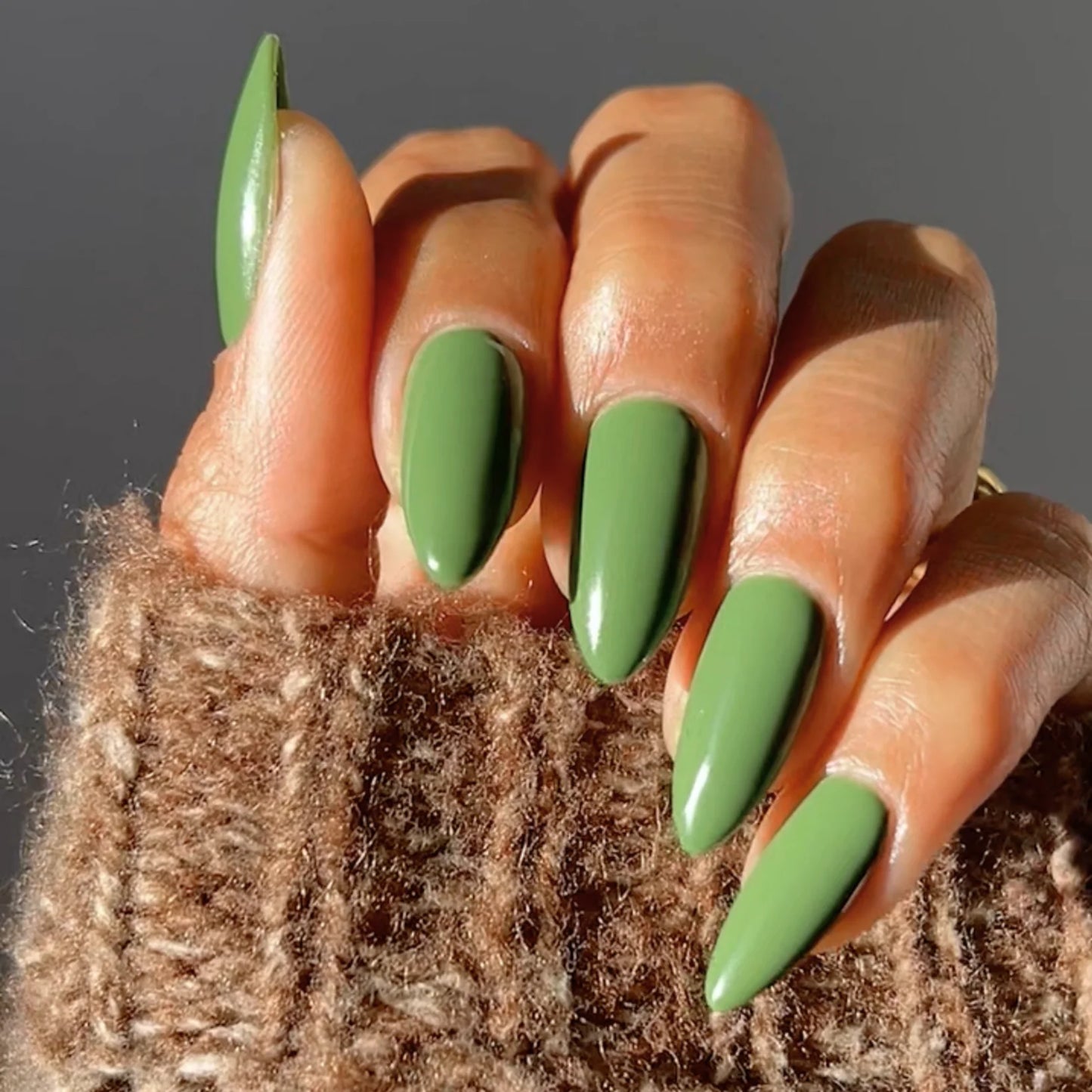 #284 - Esmalte en gel DND Diva UV/LED Soak Off - Verde oliva