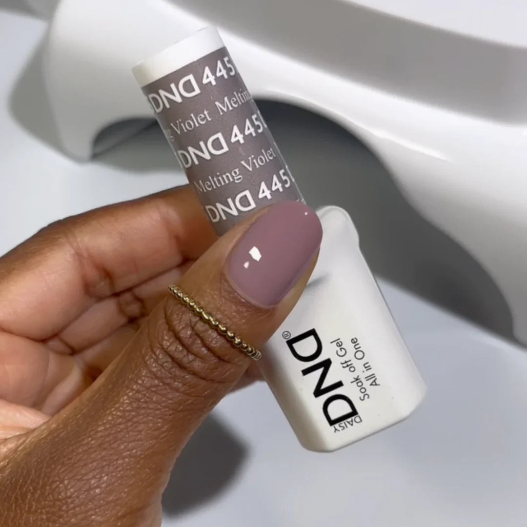 #445 - Esmalte en gel DND UV/LED Soak Off - Violeta derretido