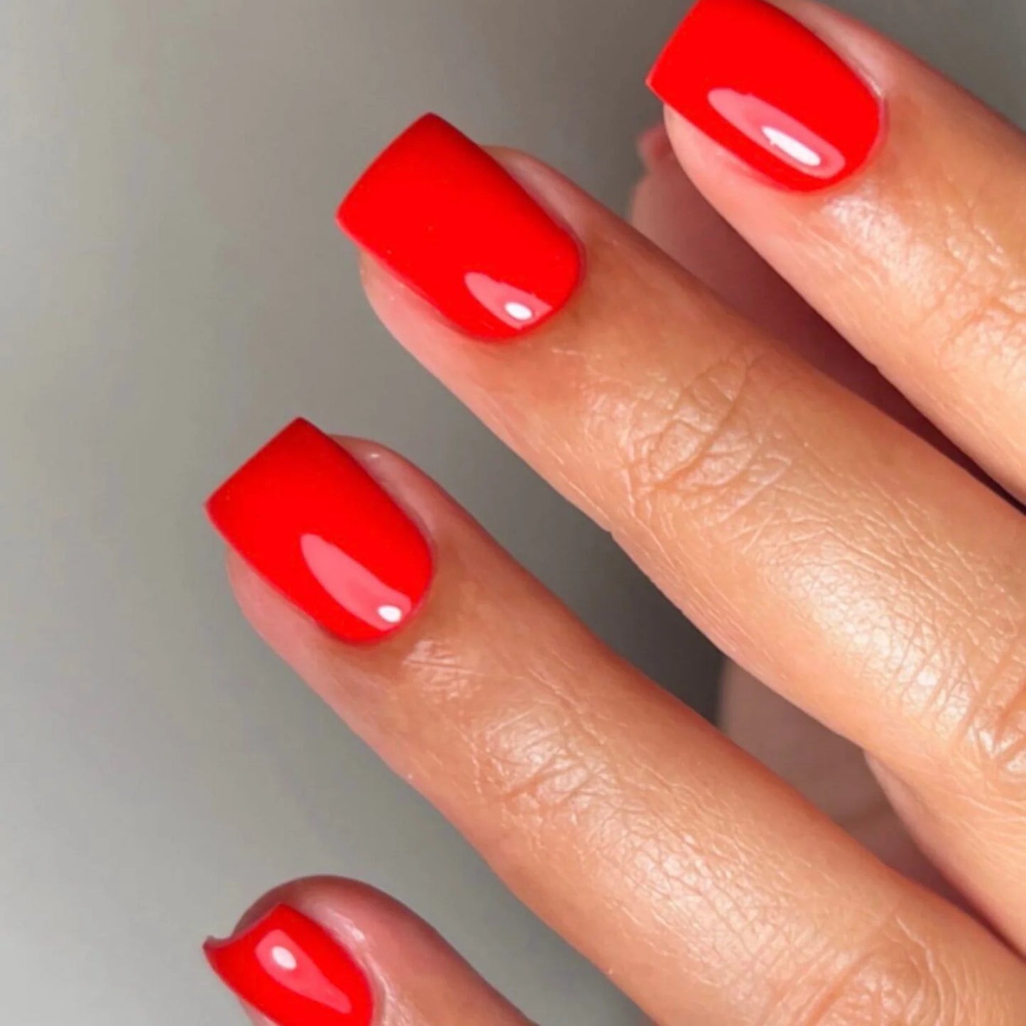 #637 - Esmalte en gel DND UV/LED Soak Off - Rojo Suerte