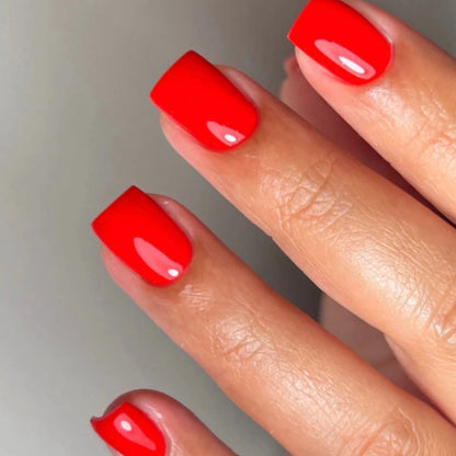 #637 - Esmalte en gel DND UV/LED Soak Off - Rojo Suerte