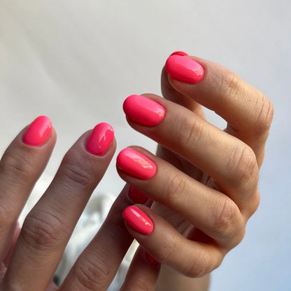 #648 - Esmalte en gel DND UV/LED Soak Off - Strawberry Bubble