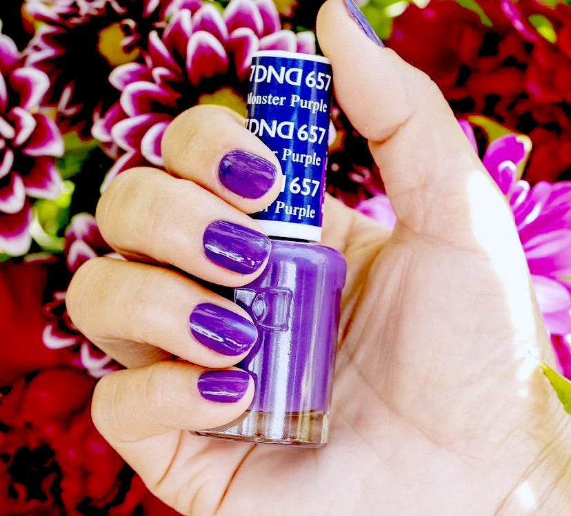 #657 - Esmalte en gel DND UV/LED Soak Off - Púrpura monstruo