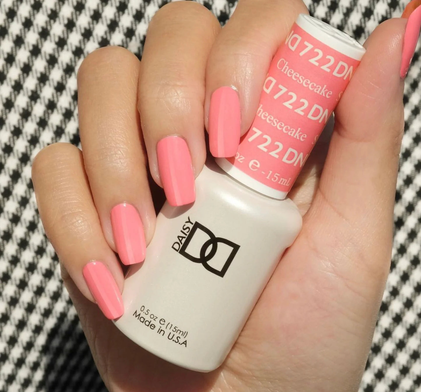 #722 - Esmalte en gel DND UV/LED Soak Off - Tarta de queso y fresa