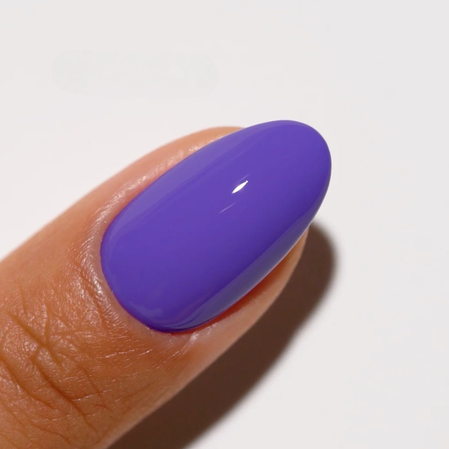#737 - Esmalte en gel DND UV/LED Soak Off - Uva triturada
