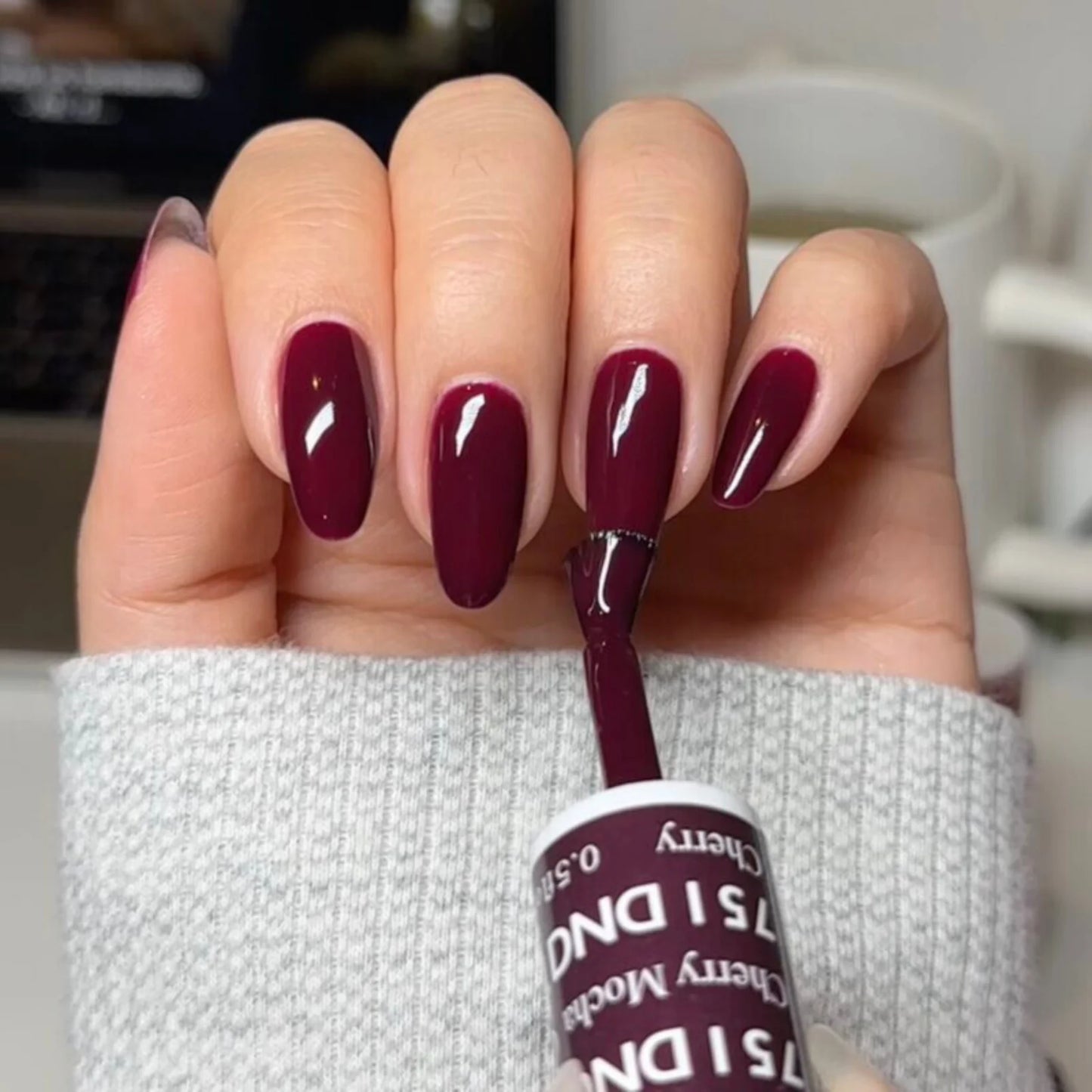 #751 - Esmalte en gel DND UV/LED Soak Off - Moca cereza