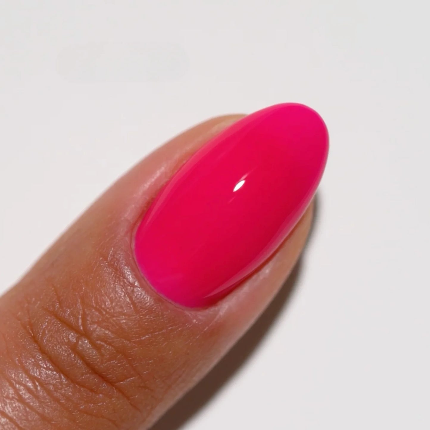 #816 - DND Daisy Gel UV/LED Soak Off - Snowcone