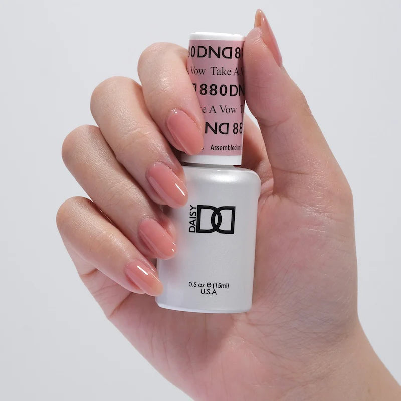 #880 - Esmalte en gel DND UV/LED Soak Off - Take A Vow