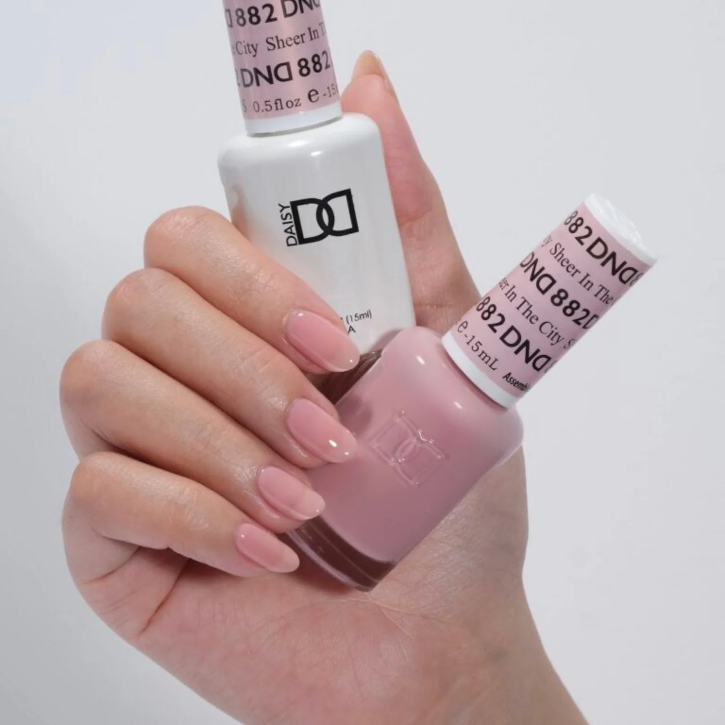 #882 - DND Daisy Gel UV/LED Soak Off - Sheer In The City
